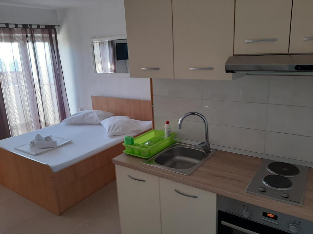 Apartments Monika أوميس المظهر الخارجي الصورة