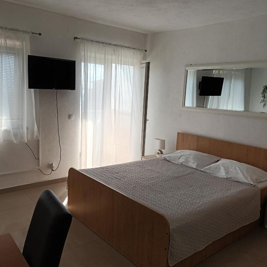 Apartments Monika أوميس المظهر الخارجي الصورة