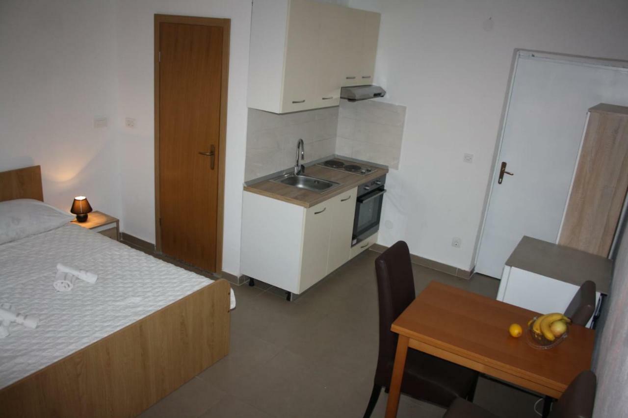 Apartments Monika أوميس المظهر الخارجي الصورة