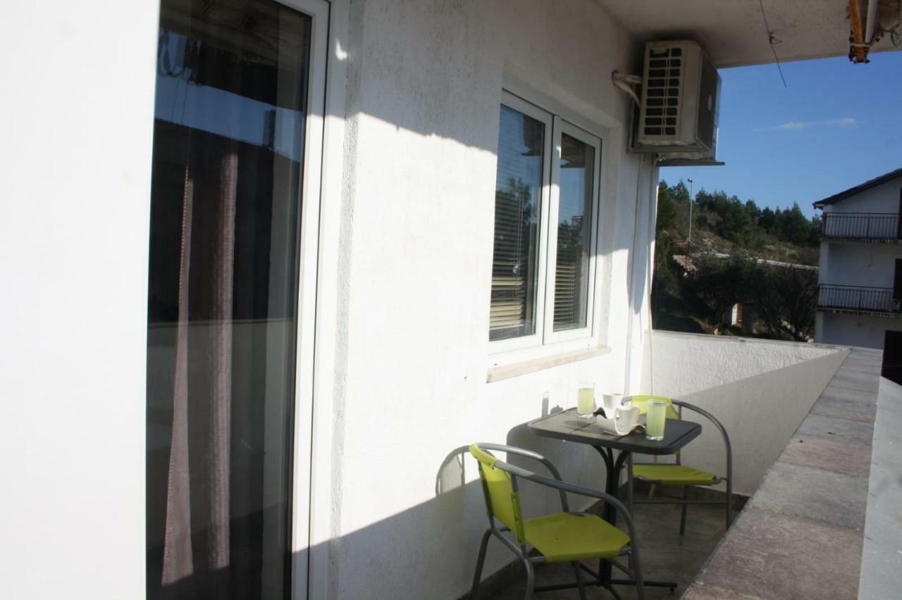 Apartments Monika أوميس المظهر الخارجي الصورة